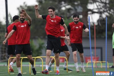 کلیپ؛ حضور دو هوادار کودک مبتلا به سندروم داون، در تمرین پرسپولیس