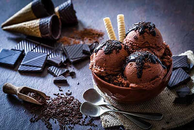 طرز تهیه فوری بستنی شکلاتی برای تابستان+فیلم