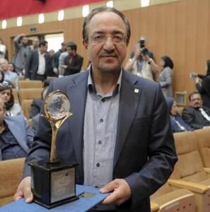 شهردار منطقه یک به مناسبت هفته معلم با حضور در مدرسه دخترانه در جمع معلمان و دانش‌آموزان حضور یافت و به اهمیت آموزش و پرورش و آمادگی شهرداری جهت ارتقای رفاه و آموزش در مدارس پرداخت واز معلمان تقدیر کرد.