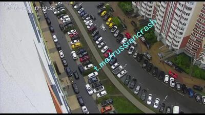 فیلم / لحظه برخورد لادا با هیوندای در خیابان اسکودنسکایا