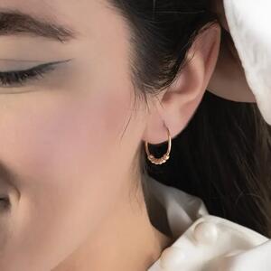 چگونه گوشواره‌ طلا انتخاب کنیم که به فرم صورتمان بیاید+ ترندهای جدید
