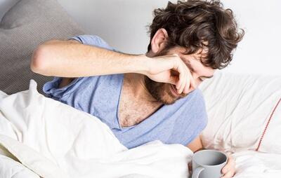 ترفند ساده برای بیدار شدن از خواب بدون خواب‌آلودگی صبحگاهی - سبک ایده آل