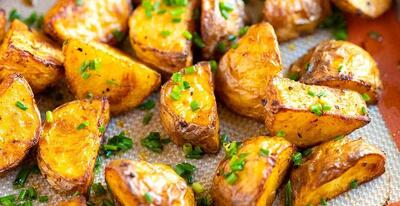 طرز تهیه سیب زمینی تنوری با سس مخصوص + فیلم - سبک ایده آل