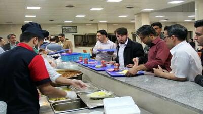 فیلم اعتراض دانشجویان علوم پزشکی زاهدان در پی مسمومیت 100 نفر با غذای سلف+ ویدئو