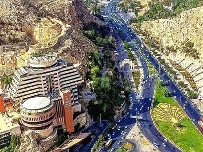نصب قرآن جدید در دروازه قرآن شیراز