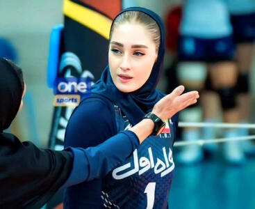 کیک تولد آیتک سلامت کاپیتان چشم رنگی و زیبای تیم ملی والیبال