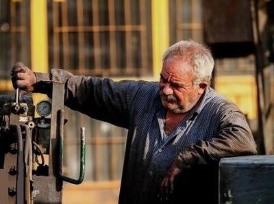 واکنش تند نماینده کارگران به افزایش سن و سابقه بازنشستگی