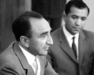 یادداشت‌های علم، سه‌شنبه ۱۲ اردیبهشت ۱۳۵۱: ظهر سفیر جدید پرتغال را پذیرفتم؛ چیزی دستگیرم نشد، شبیه آرتیست‌های ایتالیائی بود