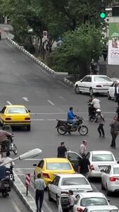 لحظه دستگیری یک دزد توسط مردم در تهران + فیلم