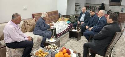 عیادت مدیرکل ورزش خوزستان از بنیانگذار کانون پیشکسوتان استان