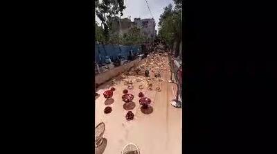 فیلم پربازدید از نمایش جهیزیه ۲۵ میلیاردی عروس خانم کنار خیابان در جنوب تهران!