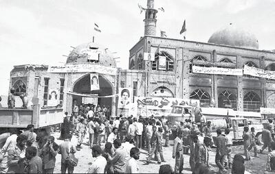 مادر بند پوتین بابا را  محکم می‌بست 