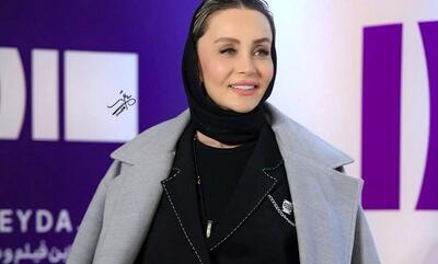استایل اسپرت و غیرمنتظره حدیث فولادوند در مراسم تجلیل از گلاب آدینه