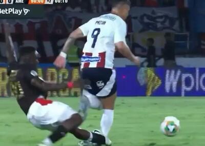 خشن‌ترین تکل تاریخ فوتبال: فراتر از ‏MMA‏! (عکس)‏ - پارس فوتبال