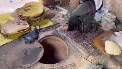 غذای ایرانی اصیل؛ هنر مادربزرگ‌ ها در پخت نان گرده سنتی روستایی + فیلم
