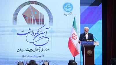 عارف: نیازمند تحول در مدیریت کشور هستیم/ دولت هر نقدی را با آغوش باز می‌پذیرد