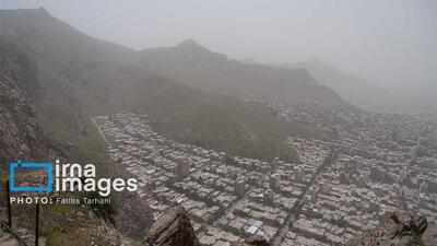 آسمان آبی لرستان محو در غبار ریزگردها