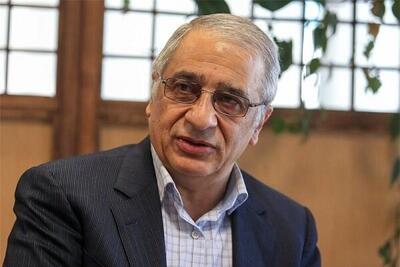 رئیس پیشین بانک مرکزی: برای حل مشکل یک بانک برای ۲ روز  ۵۰ میلیارد پرداخت کردم!