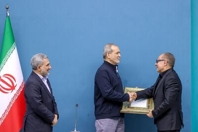 تجلیل پزشکیان از ظریف بی حضور او/ زمین و زمان را به هم دوختند تا نباشد!