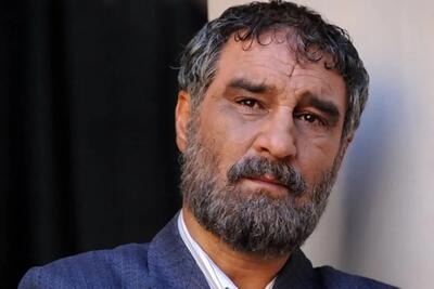 جلب توجه چهره‌ شکسته «جعفر دهقان» در یک مراسم (فیلم)
