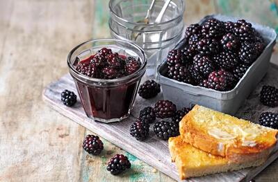 طرز تهیه کمپوت توت سیاه
