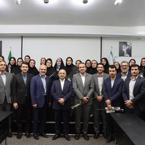 مدیرعامل بیمه دی: بیمه هوشمند با کارکنان خلاق و با دانش، محقق می شود | اقتصاد24