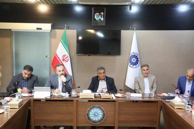 نرخ حمل ریلی باید حداقل ۵ درصد کمتر از نرخ حمل جاده‌ای شود / ایجاد دهکده لجستیک در شیراز و جهرم