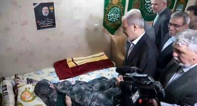 مادر ابراهیم رئیسی خطاب به پزشکیان: سوار هلیکوپتر نشو!/ ویدئو
