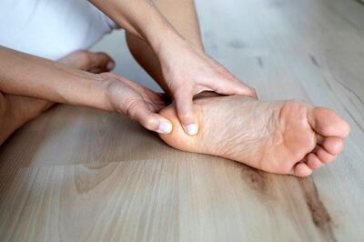 خاری که خیلی درد دارد/ با خار پاشنه پا چه کنیم؟