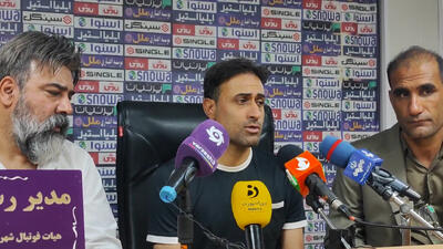 رجب‌زاده: یک تیم مدعی برای فصل بعد آماده کرده‌ام! - پارس فوتبال