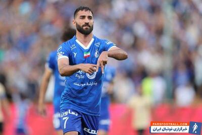 مهرداد محمدی ستاره استقلال در انتظار مجوز برای حضور مقابل چادرملو
