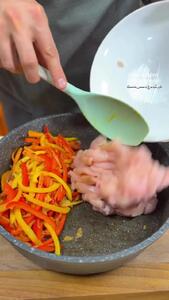 دیگه نگو شام چی درست کنم؛ طرز تهیه خوراک مرغ با سس ماست + فیلم
