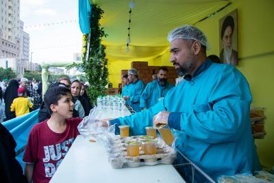 عکس/ پذیرایی موکب آستان قدس از زائران امام رضا