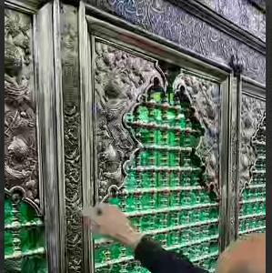 لحظه جالب باز شدن قفل ضریح آقا امام رضا علیه السلام