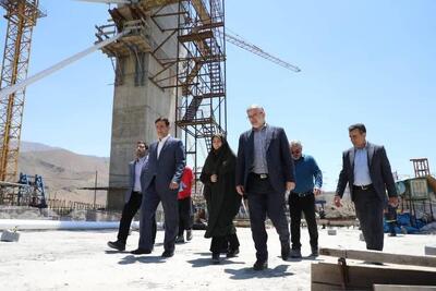 بازدید معاون رئیس‌جمهور و رئیس سازمان محیط زیست از پروژه آزادراه شمالی کرج