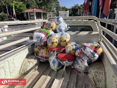اهدای اقلام ورزشی به مناسبت دهه کرامت توسط سرپرست اداره کل ورزش و جوانان خراسان رضوی