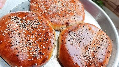 یه عالمه نون نرم و خوشمزه پختم نون یمنی فوق العاده یه بار امتحان کنی دیگه نون نمیخری!