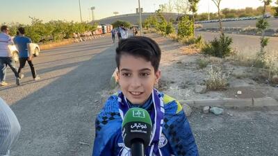 کری‌خوانی جالب کودک استقلالی برای پرسپولیسی ها