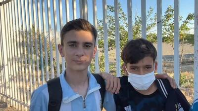 کری‌خوانی هواداران نوجوان استقلال و پرسپولیس برای یکدیگر قبل از بازی استقلال و چادرملو