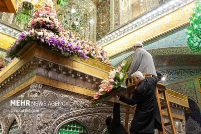 گل آرایی ضریح مطهر امام رضا (ع)