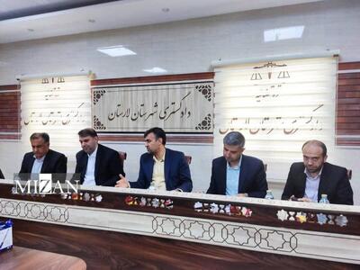 دادستان مرکز استان فارس با حضور در زندان لارستان زمینه آزادی ۴ زندانی را فراهم کرد