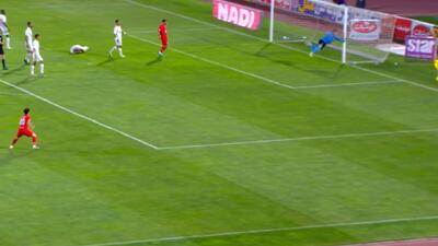سیو زیبای لوان پولی روی شوت حسین زاده - پارس فوتبال
