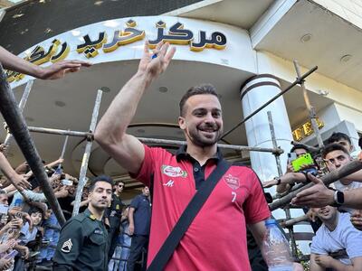 پرسپولیس با بدرقه پرشور هواداران به ورزشگاه رفت - پارس فوتبال