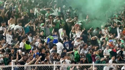 شادی هواداران خیبر پس از گل اول به پرسپولیس - پارس فوتبال