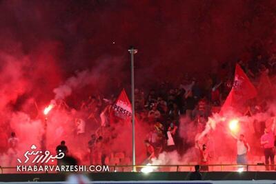 دود سبز عجیب در محل برگزاری بازی پرسپولیس +فیلم - پارس فوتبال