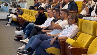 حضور دستیاران امیرقلعه نویی در بازی استقلال و چادرملو - پارس فوتبال