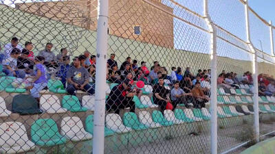 جایگاه خلوت و کم تعداد تماشاگران پرسپولیسی - پارس فوتبال