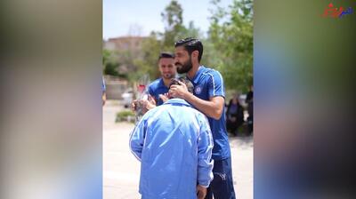 حرکت فرهنگی گل گهر در هفته معلم؛ بازیکنان به مدرسه رفتند! +فیلم - پارس فوتبال