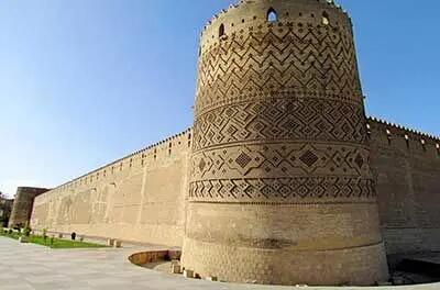 دیوار ارگ کریم‌خان بازیچه دست پارکورکار جوان شد+ فیلم