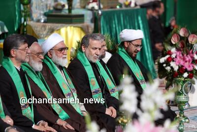 عکس/ حضور وزیر امور خارجه در مراسم تعویض پرچم گنبد مطهر رضوی